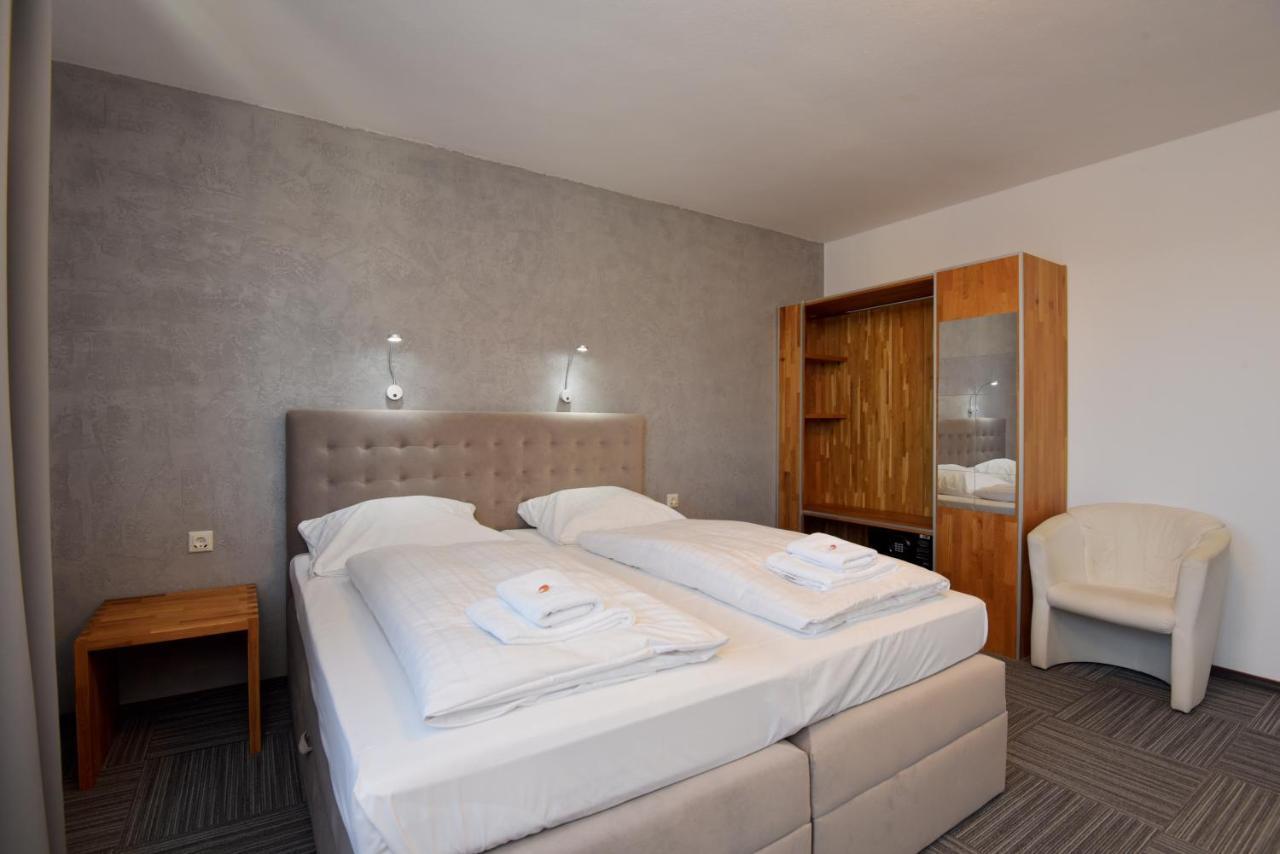 Hotel Zum Gruendle オーバーホーフ エクステリア 写真