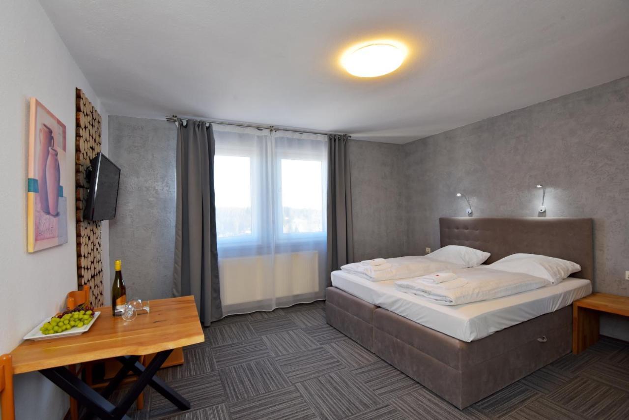 Hotel Zum Gruendle オーバーホーフ エクステリア 写真