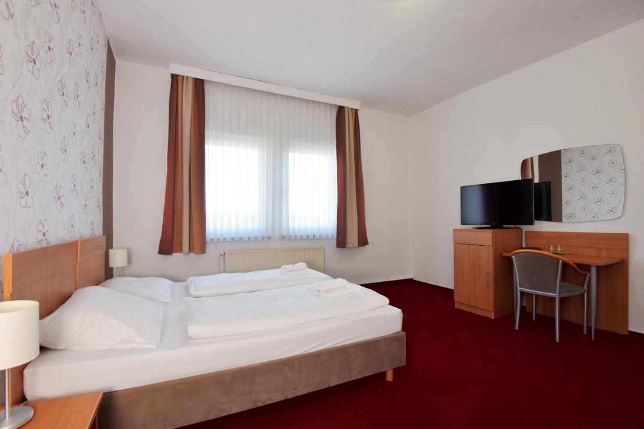 Hotel Zum Gruendle オーバーホーフ エクステリア 写真