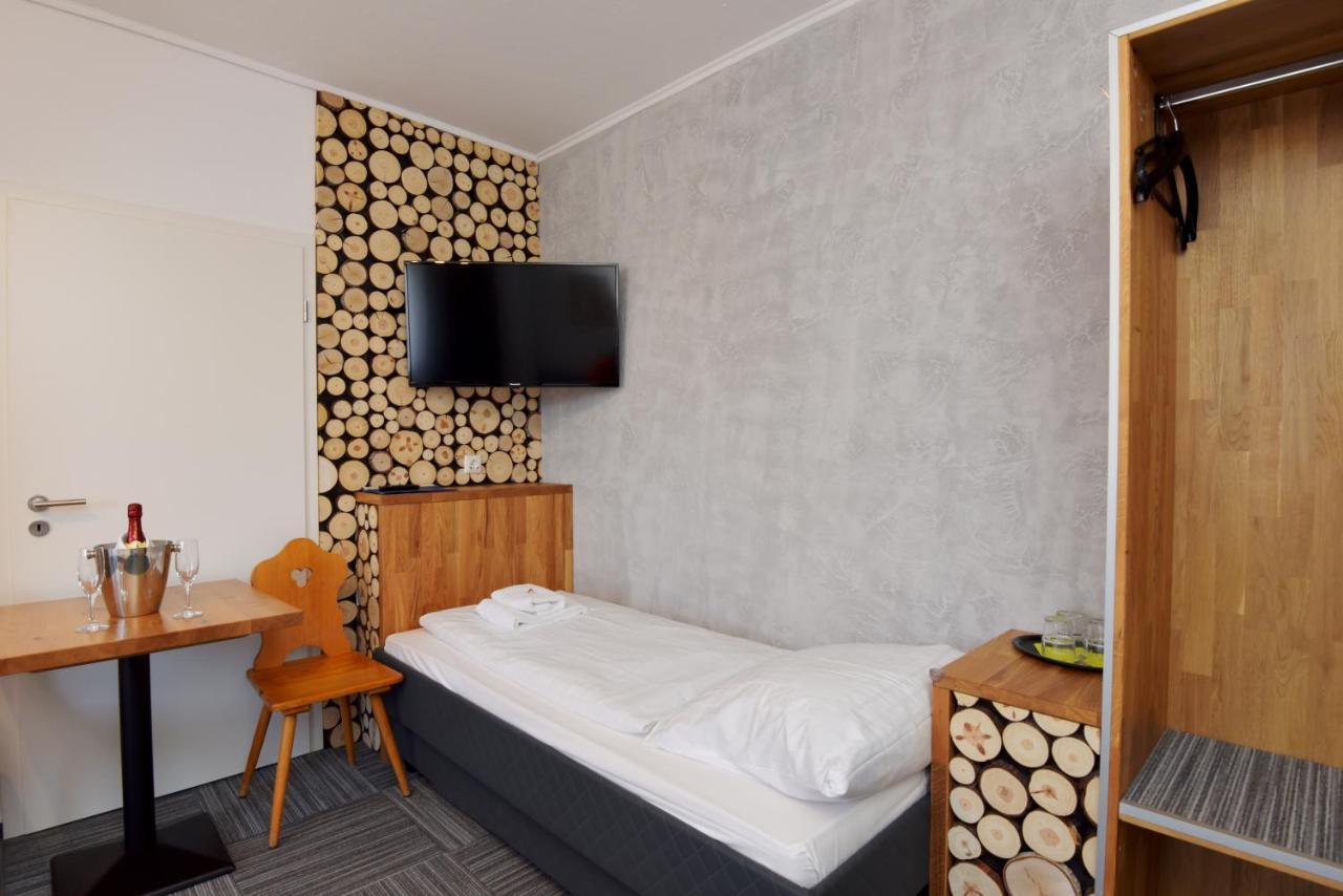 Hotel Zum Gruendle オーバーホーフ エクステリア 写真